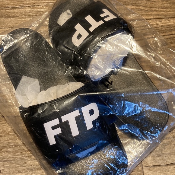 FTP Slides (Deadstock) 2018 Release - Picture 2 of 3